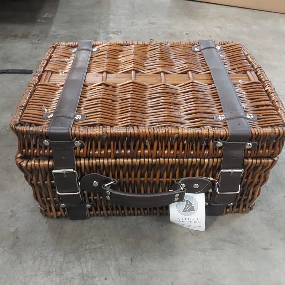 BOXED WICKER PICNIC BASKET 