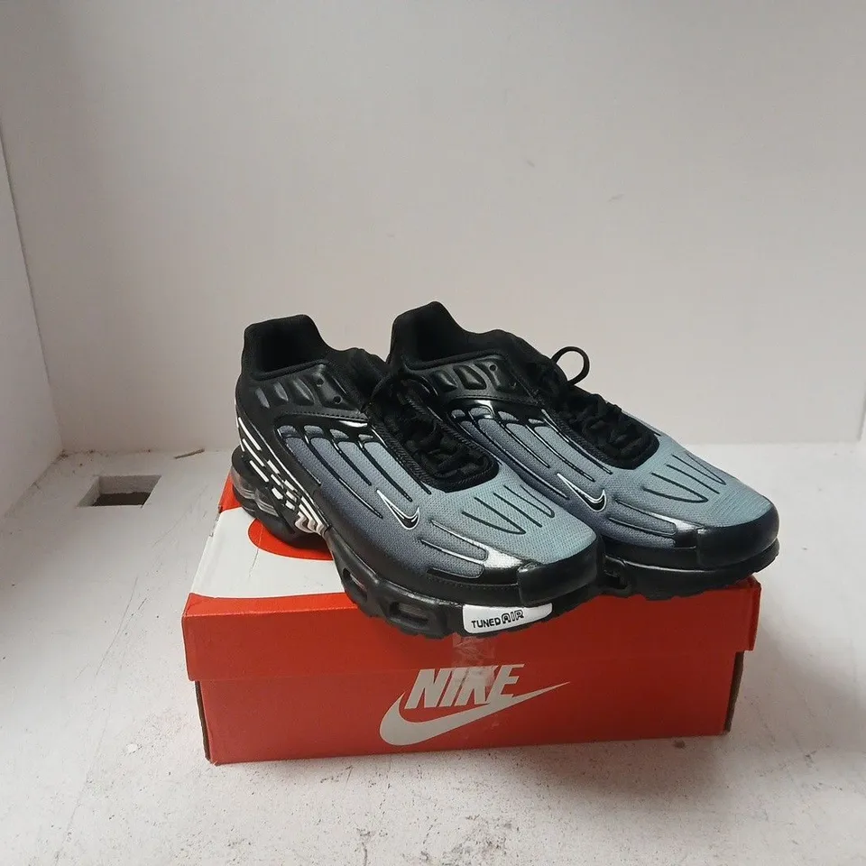 NIKE TUNED AIR MAX PLUS UK 7.5