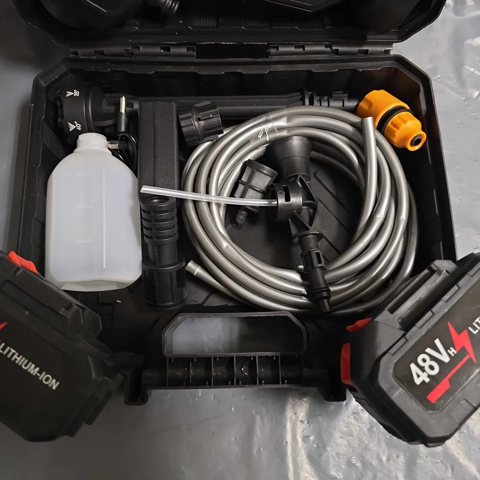 BATTERY POWERED HANDHELD SPRAYER IN CARRY CASE