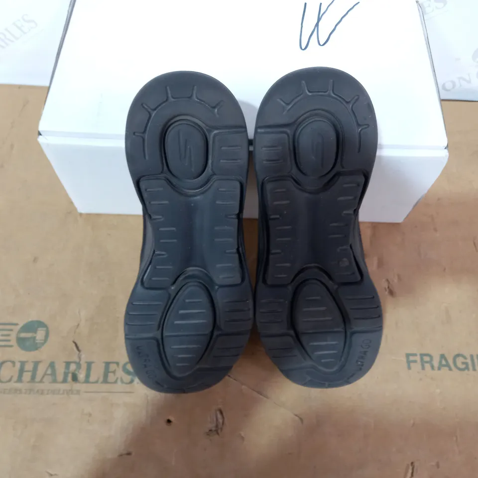 BOXED PAIR OF SKECHERS BLACK TRAINERS - SIZE 4