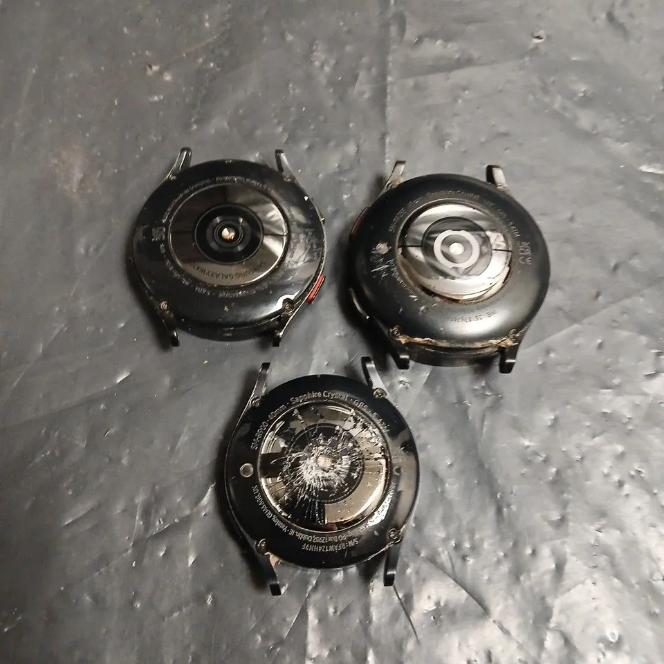 LOT OF 3 ASSORTED DAMAGED SAMSUNG SMARTWATCHES TO INCLUDE - GALAXY 4 SM-R80 - GALAXY WATCH 5 PRO LTE SM-R925F - GALAXY WATCH 5 SM-R900