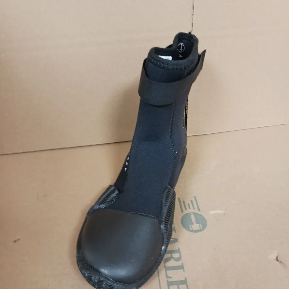 OSPREY 5MMNEOPRENE BOOTS - UK 7 