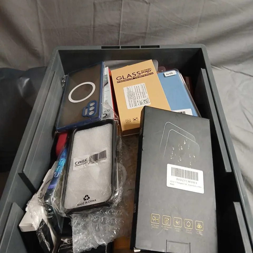 BOX OF ASSORTED MOBILE PHONE ACCESSORIES INCLUDING SMARTPHONE PROTECTIVE CASES & SCREEN PROTECTORS – ASSORTED ACCESSORIES