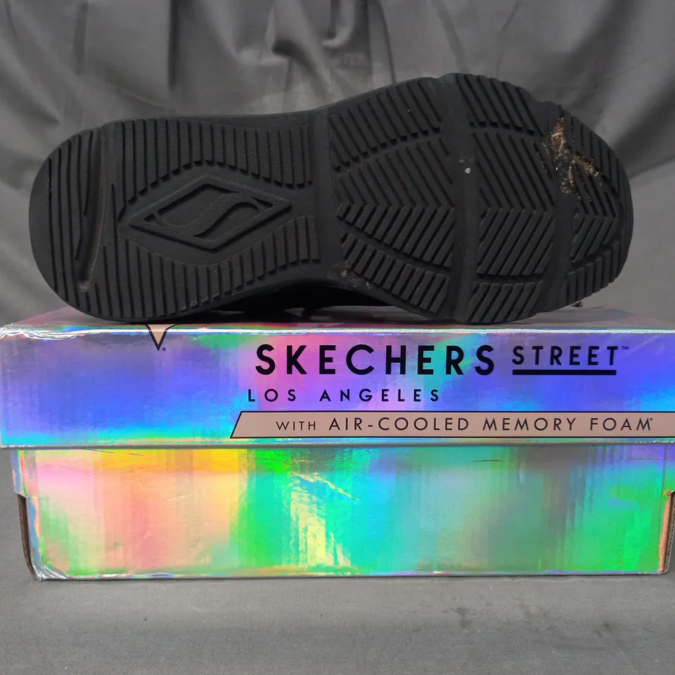 BOXED PAIR OF SKECHERS TRAINERS IN BLACK SIZE 5