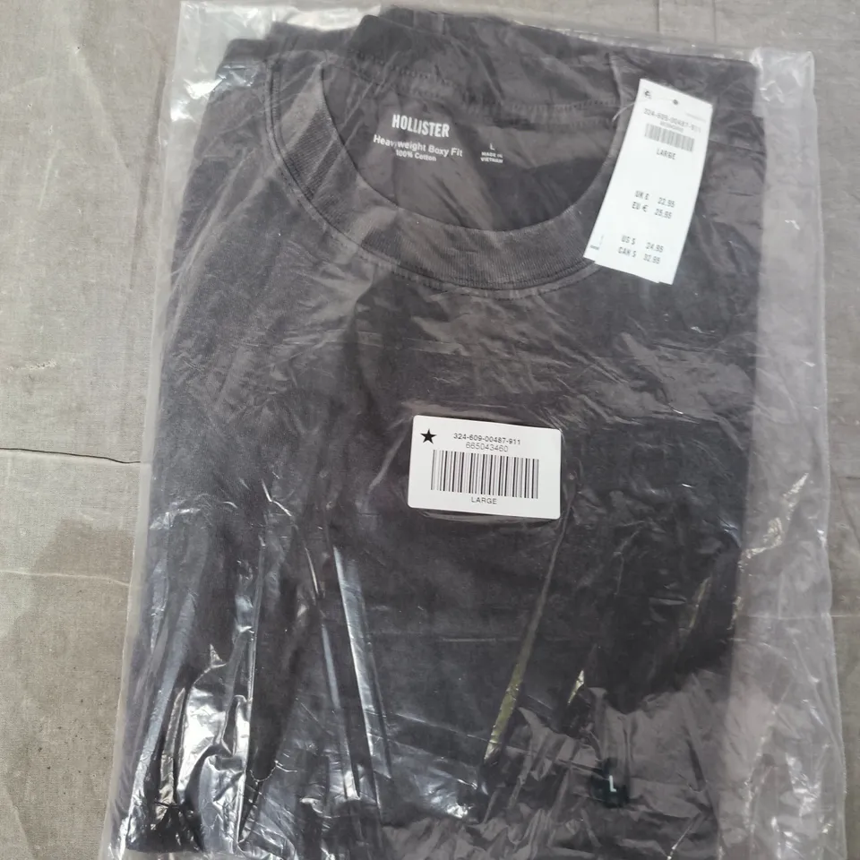 BAGGED HOLLISTER HEAVYWEIGHT BOXY FIT T-SHIRT IN CHARCOAL SIZE LARGE