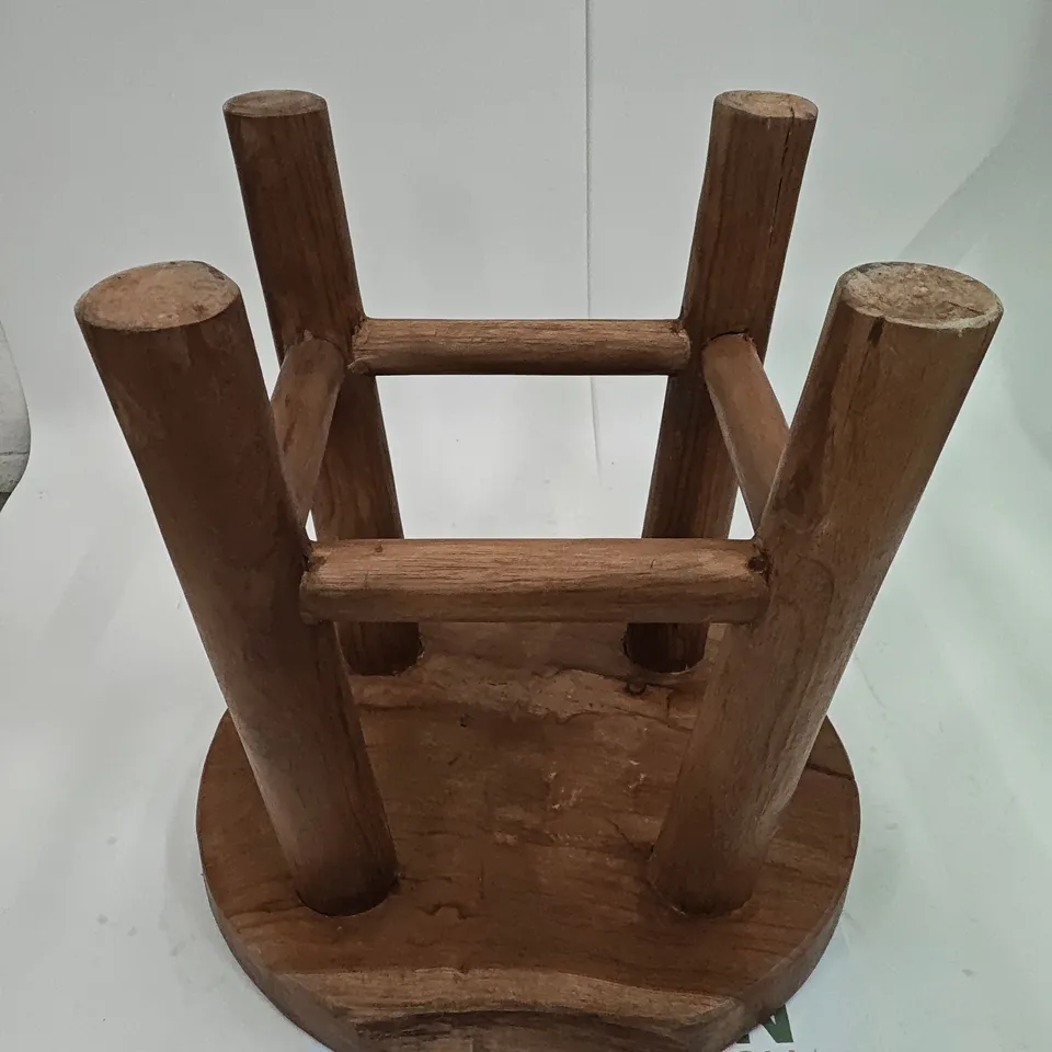 SOLID WOODEN STOOL 