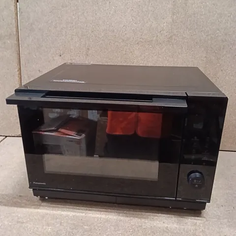 BOXED PANASONIC STEAM COMBI MICROWAVE OVEN WITH GRILL OPTION, NN-DS59NBBPQ - BLACK