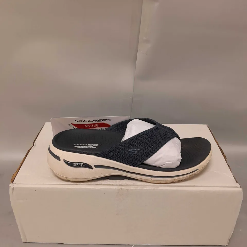 BOXED SKECHERS ARCH FIT SANDALS SIZE 4