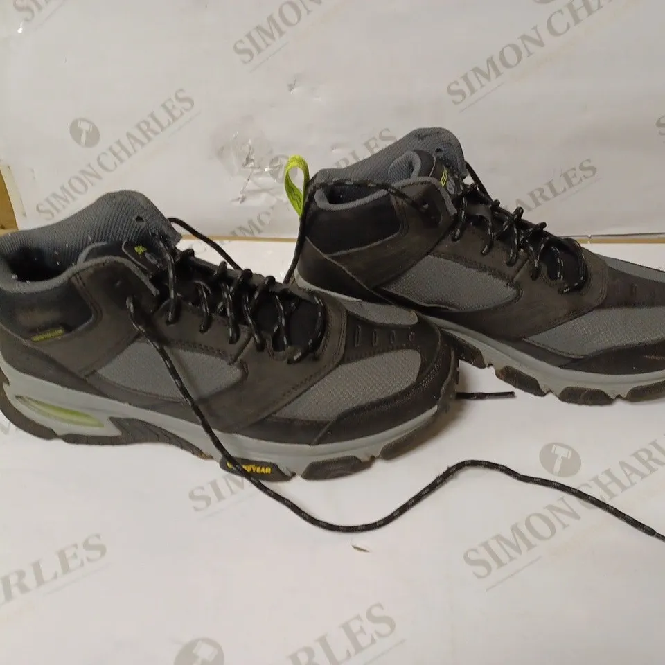 SKECHERS MEN'S SKECH-AIR ENVOY HIGH-TOP OUTDOOR SHOES, BLACK, UK 8