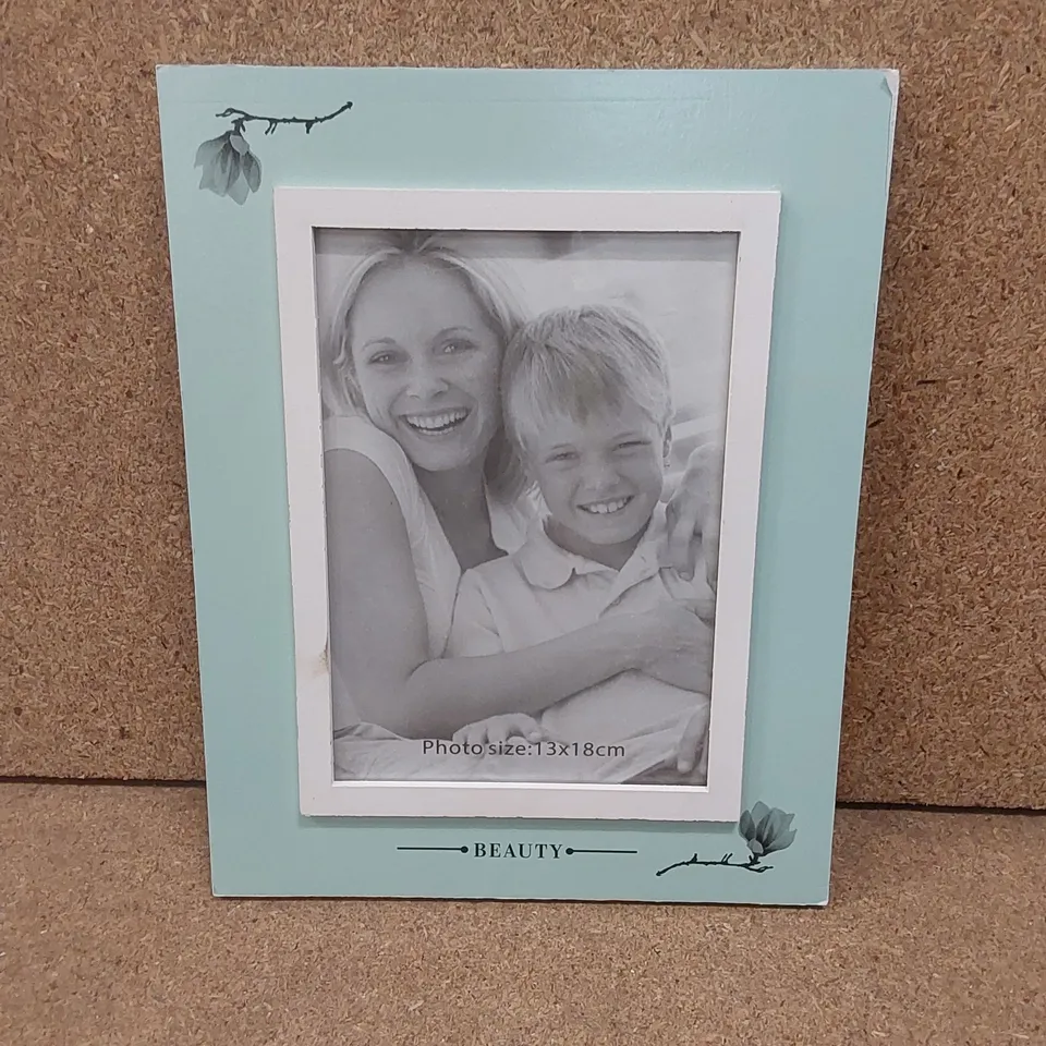BOX TO CONTAIN APPROX 45 X PICTURE FRAMES