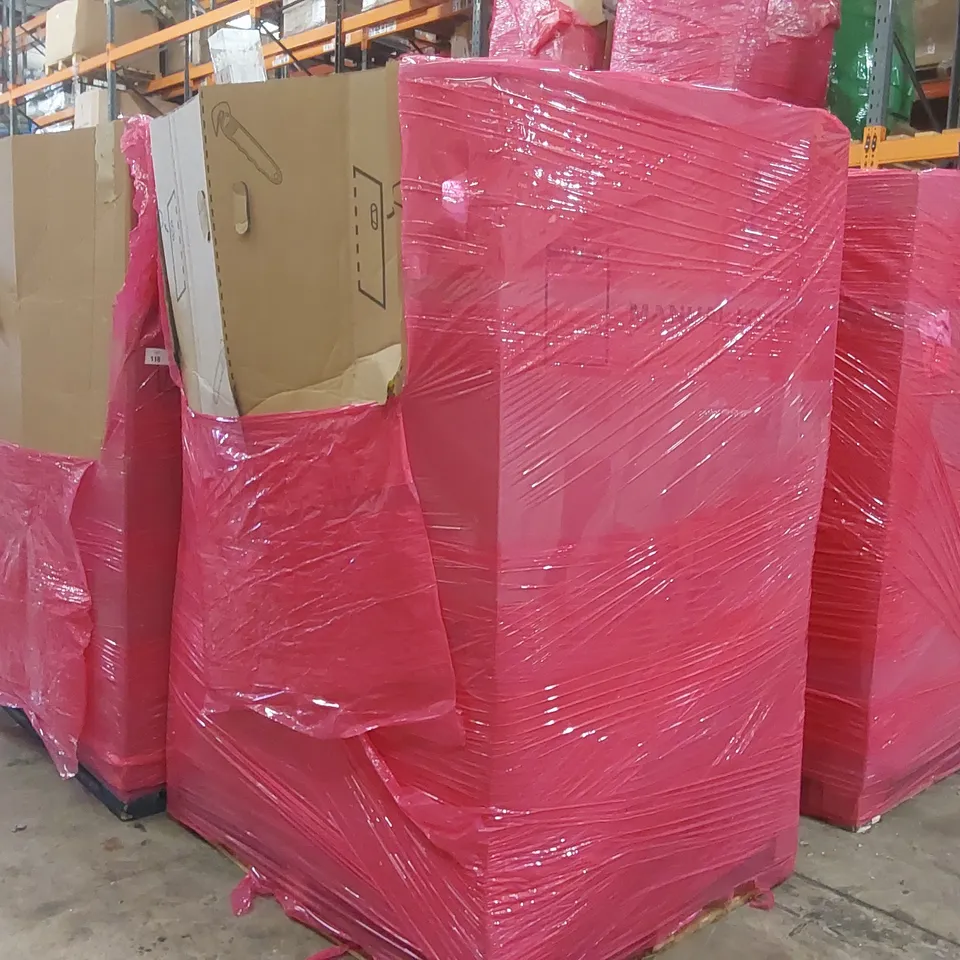 PALLET OF ASSORTED ITEMS TO INCLUDE: AIR CIRCULATOR FAN, BABY PLAY MATS, BLINDS, TOY BASKETBALL HOOP, TOILET SEAT ECT