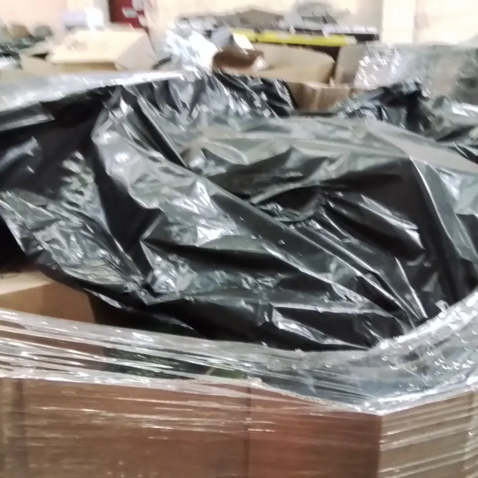 PALLET CONTAINING A LARGE QUANTITY OF HOSES