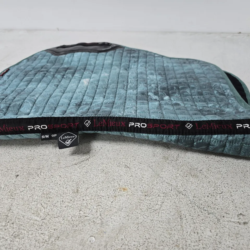 LEMIEUX GLACE CLOSE CONTACT SADDLE CLOTH IN SAGE