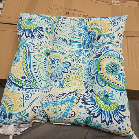 BOXED INDOOR/OUTDOOR CUSHION APPROXIMATELY 45CM X 45CM