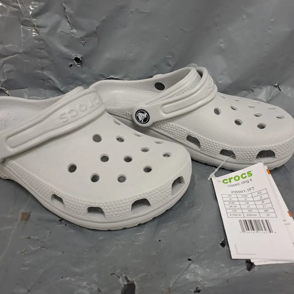 PAIR OF CROCS CLASSIC KIDS CLOGS IN GREY SIZE UK J3