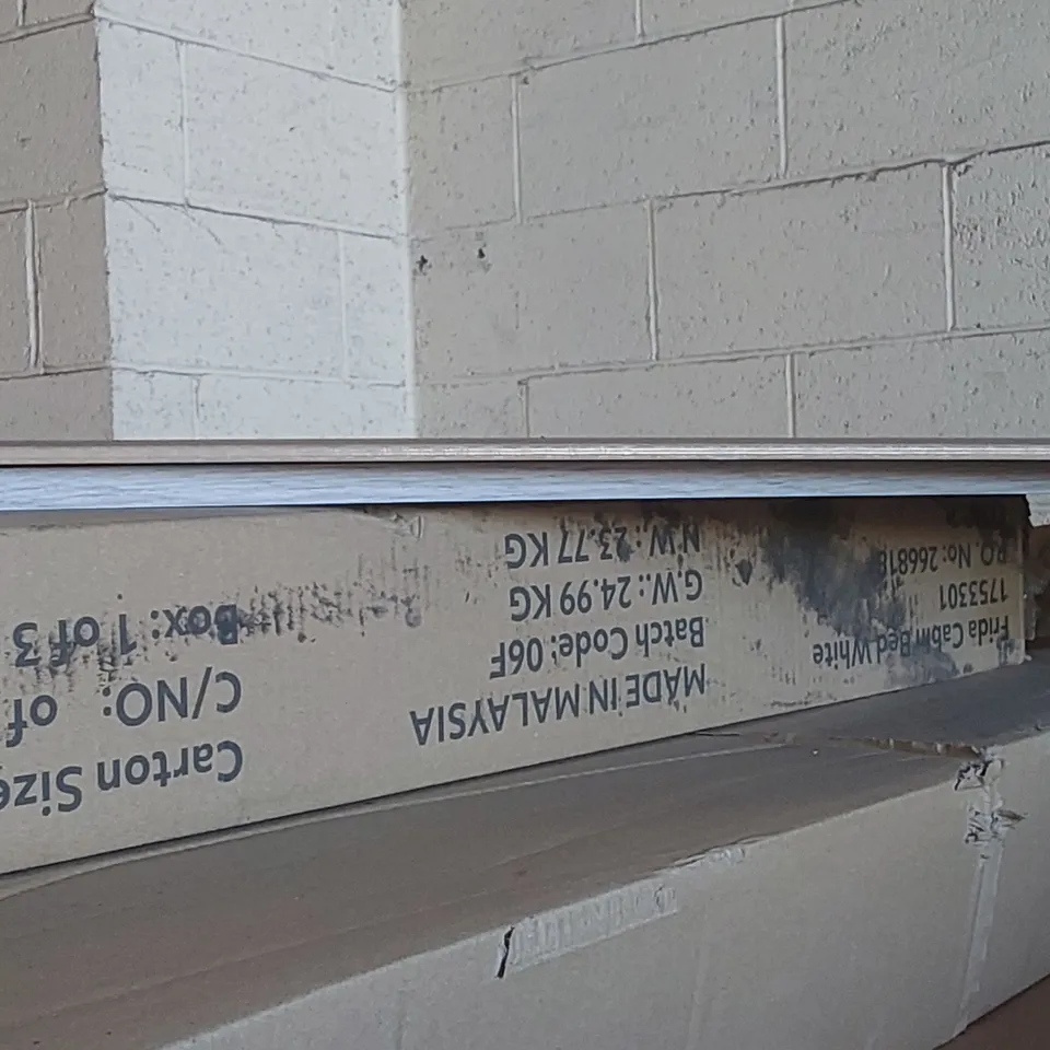 PALLET CONTAINING A LARGE QUANTITY OF ASSORTED FURNITURE PARTS INCLUDING: KIDS BED, CABIN BED, UTILITY TRAINING BENCH ECT