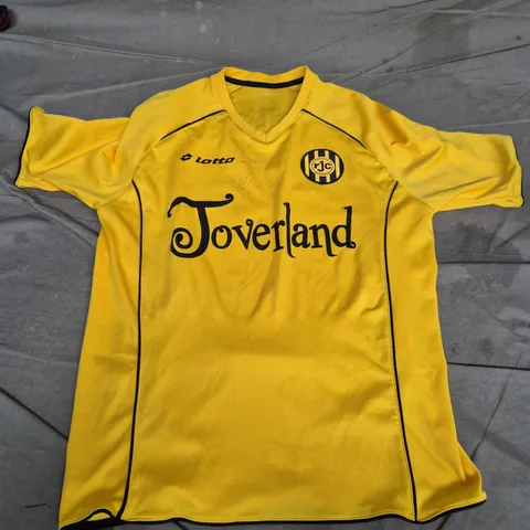 RODA JC KERKRADE SIGNED HOME SHIRT MEDISANA #17 – SIZE L (YELLOW, LOTTO)