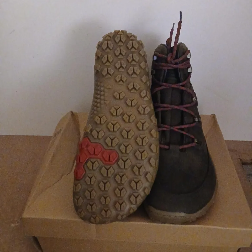 VIVO BAREFOOT BLACK LEATHER HIKING BOOTS – UK 7 (EU 41) BOXED