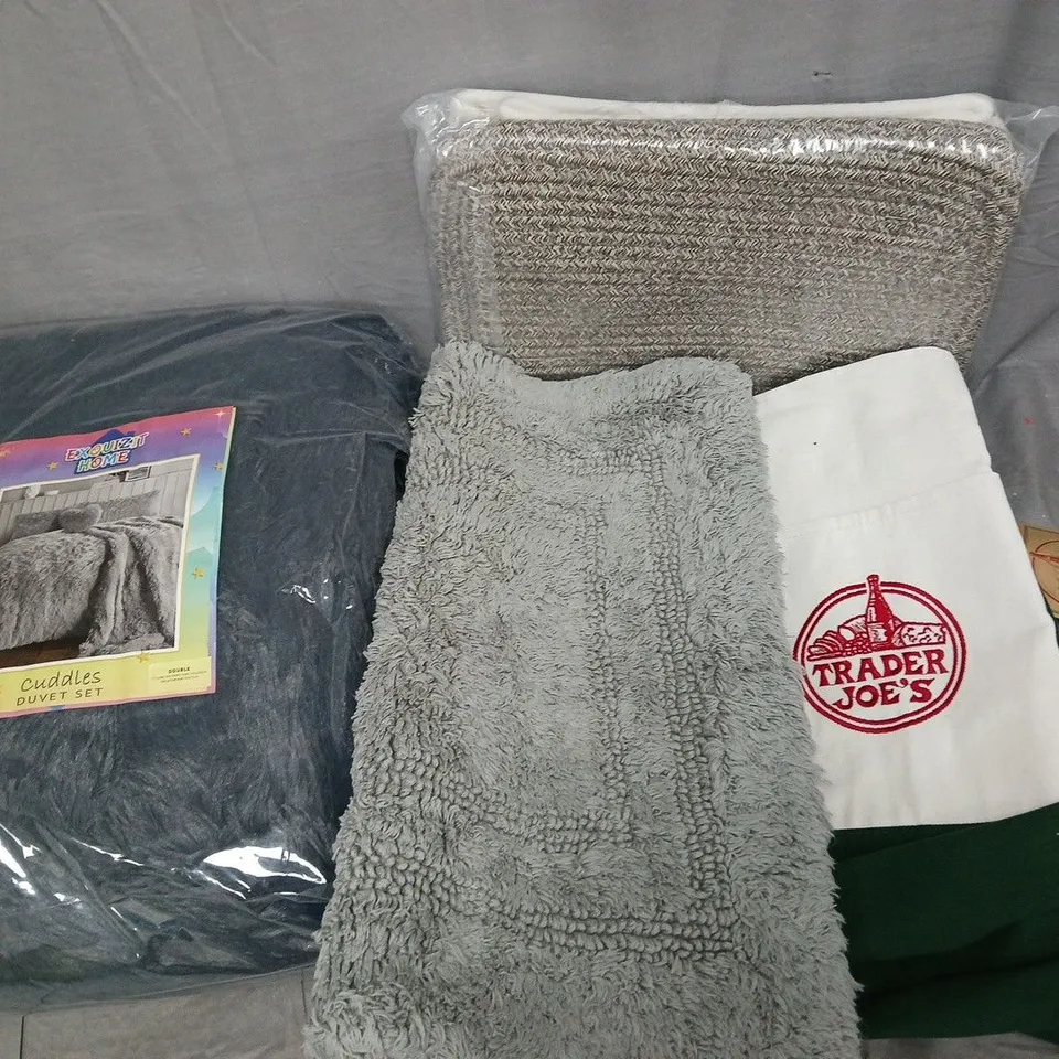 APPROXIMATELY 20 ASSORTED HOUSEHOLD PRODUCTS TO INCLUDE TRADER JOES TOTE BAG, GREY TOWEL, CUDDLES DUVET SET, ETC