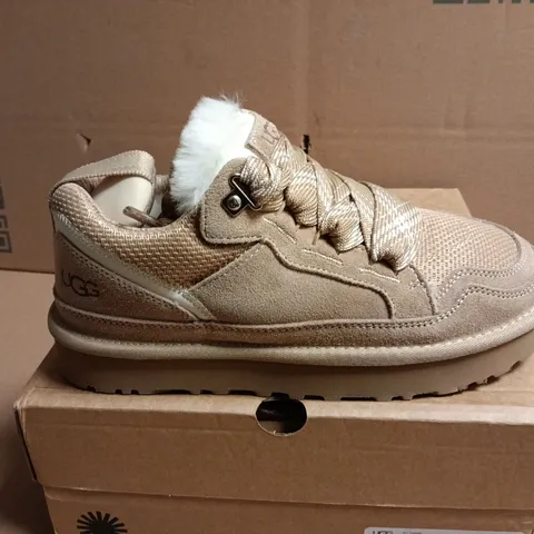 UGG WOMEN'S BEIGE SNOW BOOTS WITH SHEARLING LINING – UK 5 (US 8)