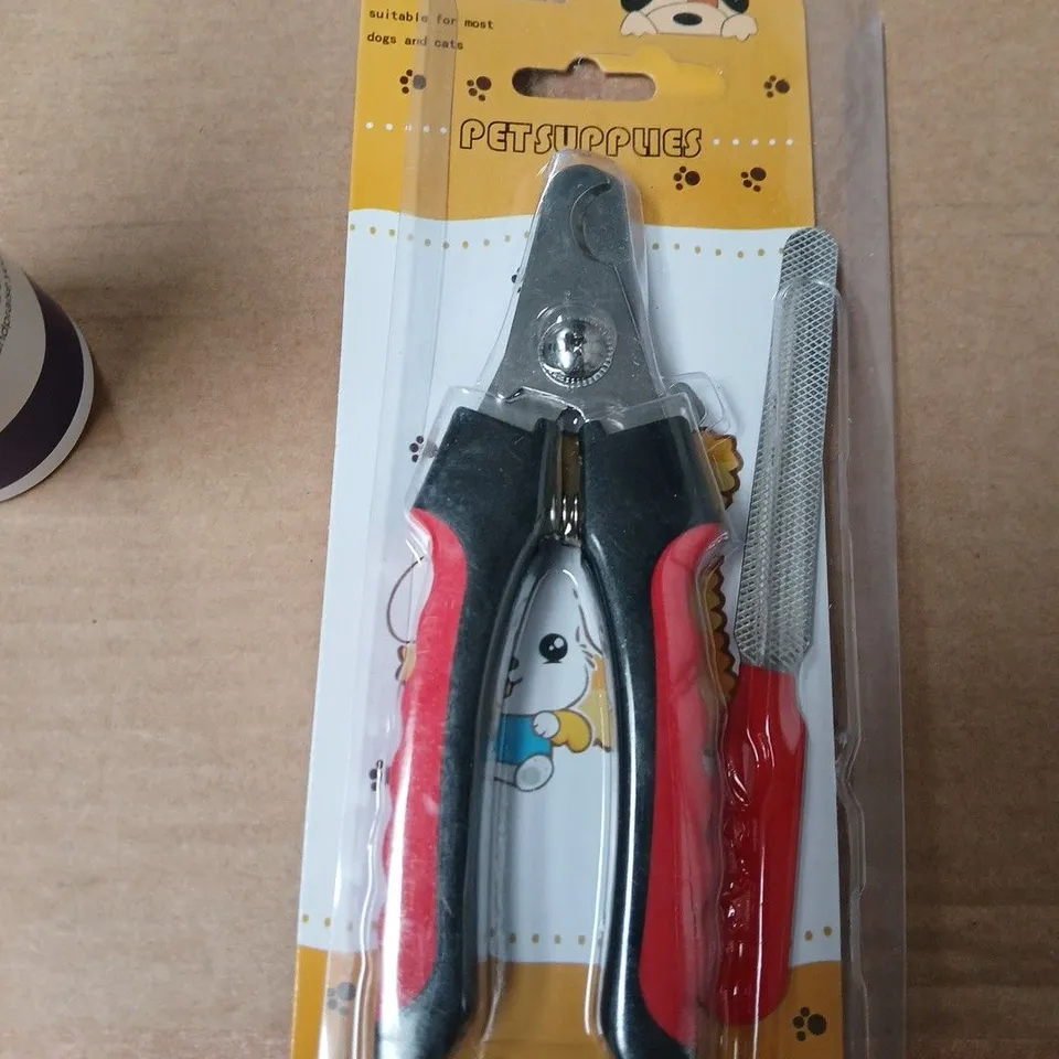 APPROXIMATELY 8 ASSORTED ITEMS INCLUDING CAT DETERRENT SPRAY AND PET SUPPLIES NAIL CLIPPERS