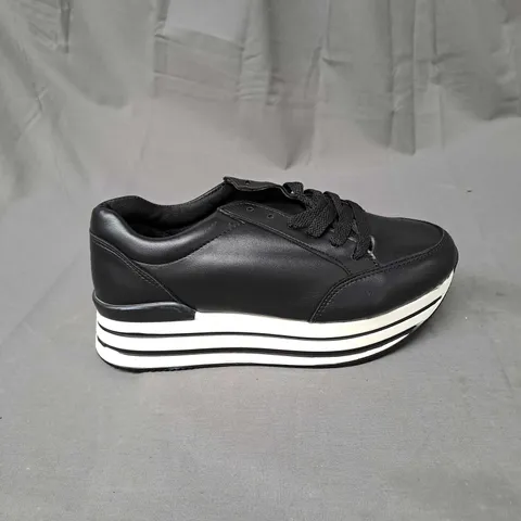 BOX OF APPROXIMATELY 12 PAIRS OF PLATFORM TRAINERS IN BLACK/WHITE - VARIOUS SIZES