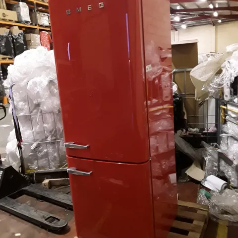 SMEG FAB32RRD5UK 50’S STYLE 60/40 FREESTANDING RIGHT HINGE FRIDGE FREEZER RED