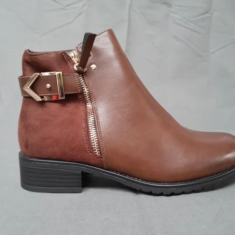 BOXED PAIR OF DESIGNER SIDE-ZIP ANKLE BOOTS IN BROWN EU SIZE 37