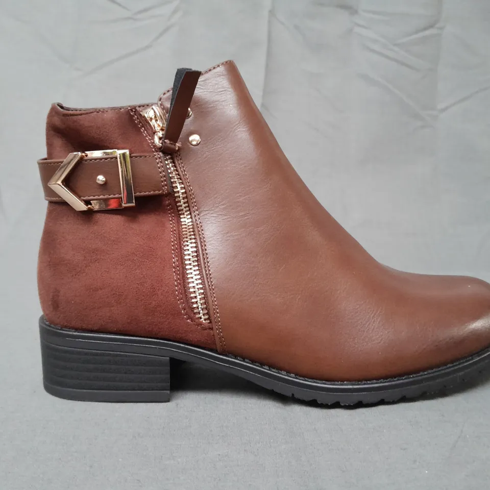 BOXED PAIR OF DESIGNER SIDE-ZIP ANKLE BOOTS IN BROWN EU SIZE 37