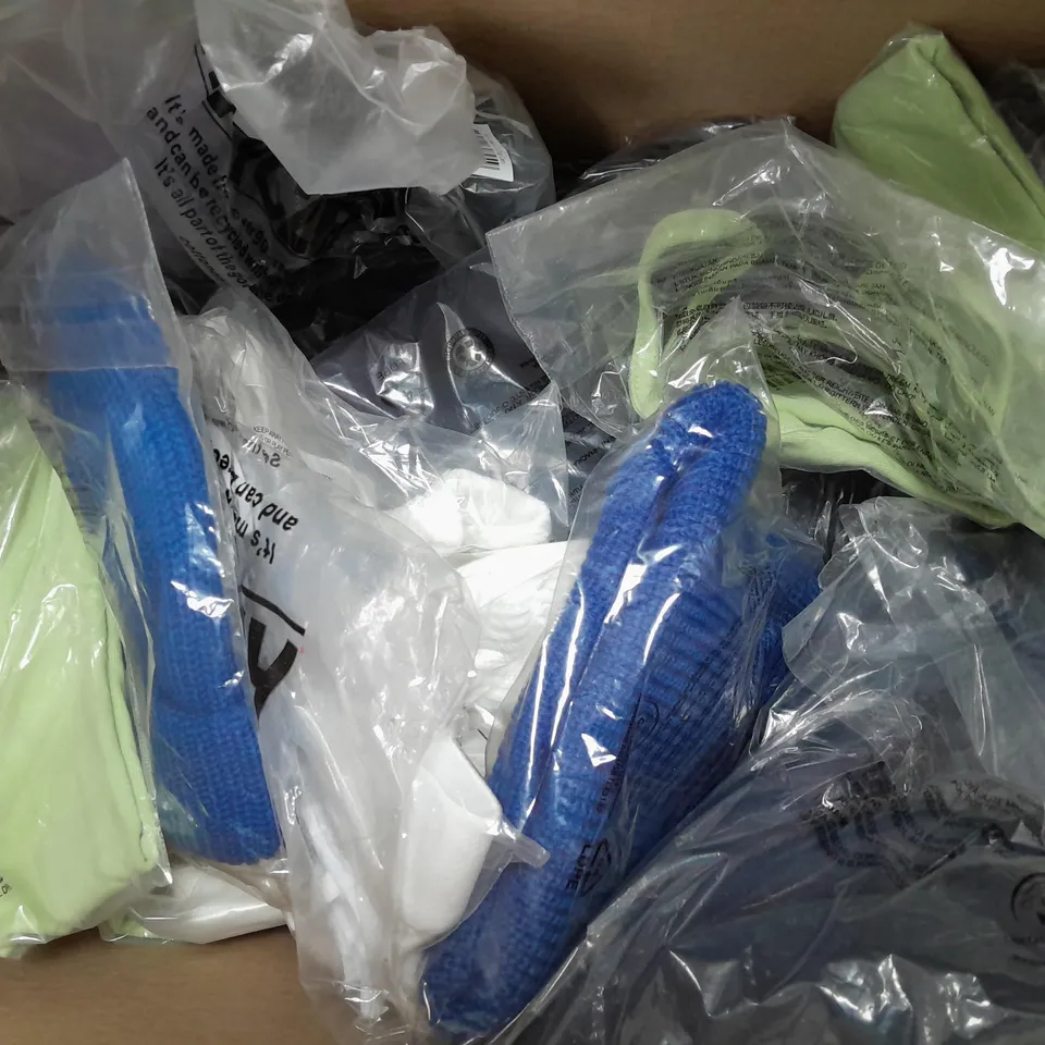 APPROXIMATELY 20 ASSORTED COTTON ON CLOTHING ITEMS TO INCLUDE CURVE WOVEN EMMA MINI TIERED DRESS SIZE 48EU, SLOUCH BOYFRIEND DENIM SHORT SIZE 42EU, HEAVY KNIT BEANIE IN RAVE BLUE 