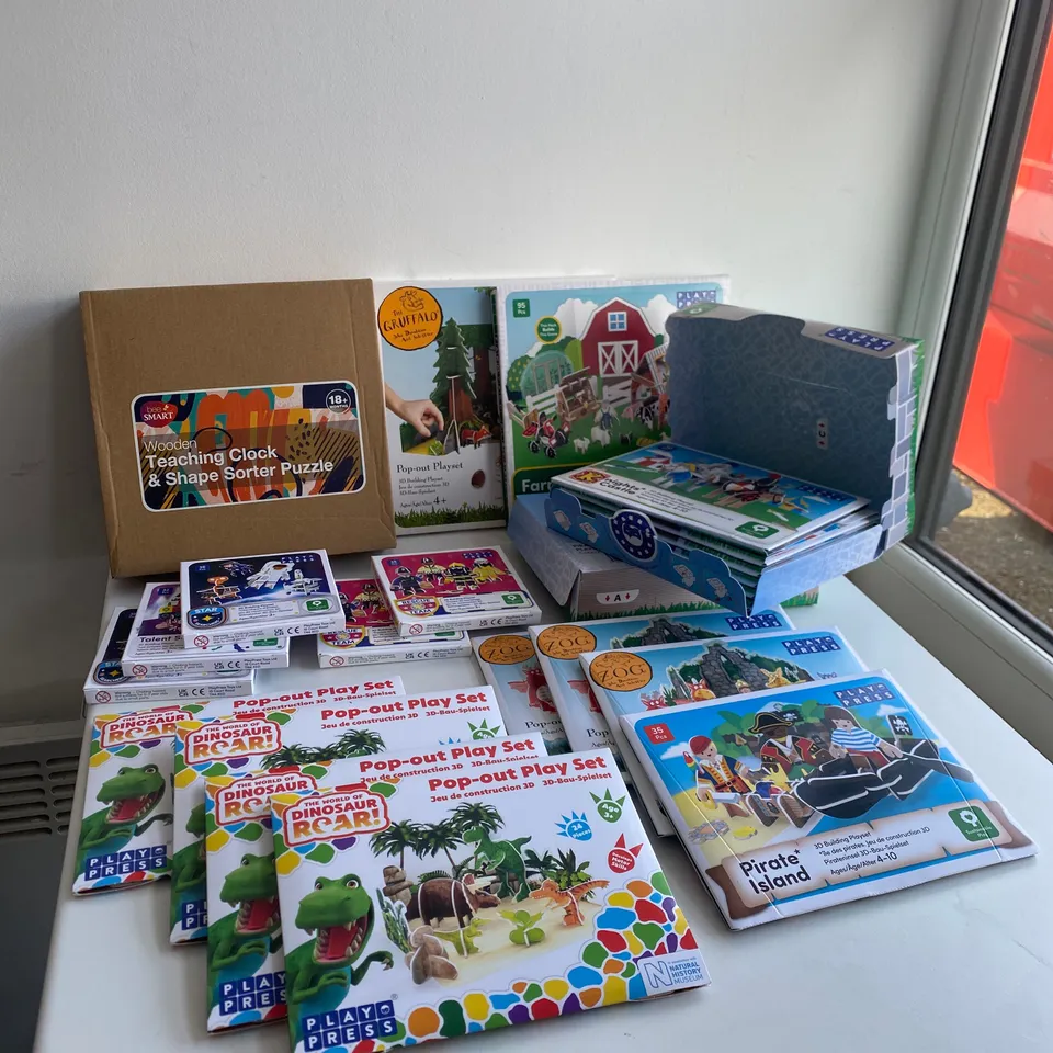 BOX OF APPROXIMATELY 28 ASSORTED BRAND NEW ITEMS TO INCLUDE: WOODEN TEACHING CLOCK, POP-OUT PLAY SETS, RESCUE TEAM 3D BUILDING PLAY SET ETC 