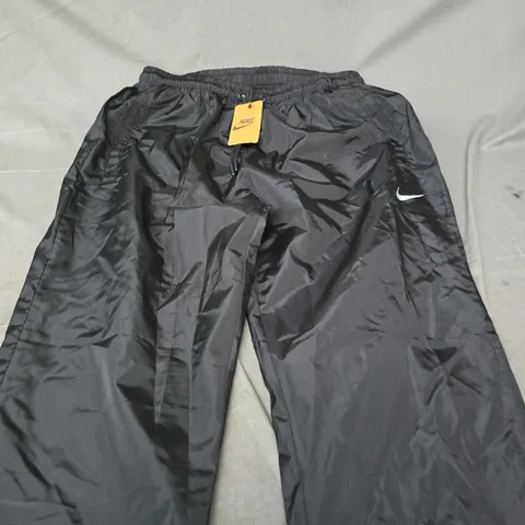 NIKE MEN'S BLACK LIGHTWEIGHT TRACK PANTS β SIZE L