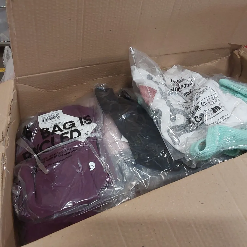 PALLET CONTAINING A LARGE QUANTITY OF BRAND NEW ASSORTED PRODUCTS INCLUDING: JEANS, SUIT TROUSERS, BIKINI BOTTOMS, T-SHIRTS, JUMPERS ECT