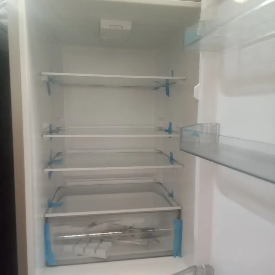 SWAN SILVER FRIDGE FREEZER SR158110S
