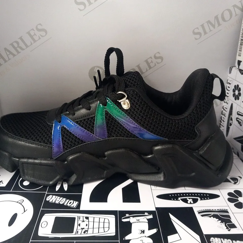 BRAND NEW BOXED PAIR OF KOI PACHA SOUND WAVE MEN'S TRAINERS SIZE 7