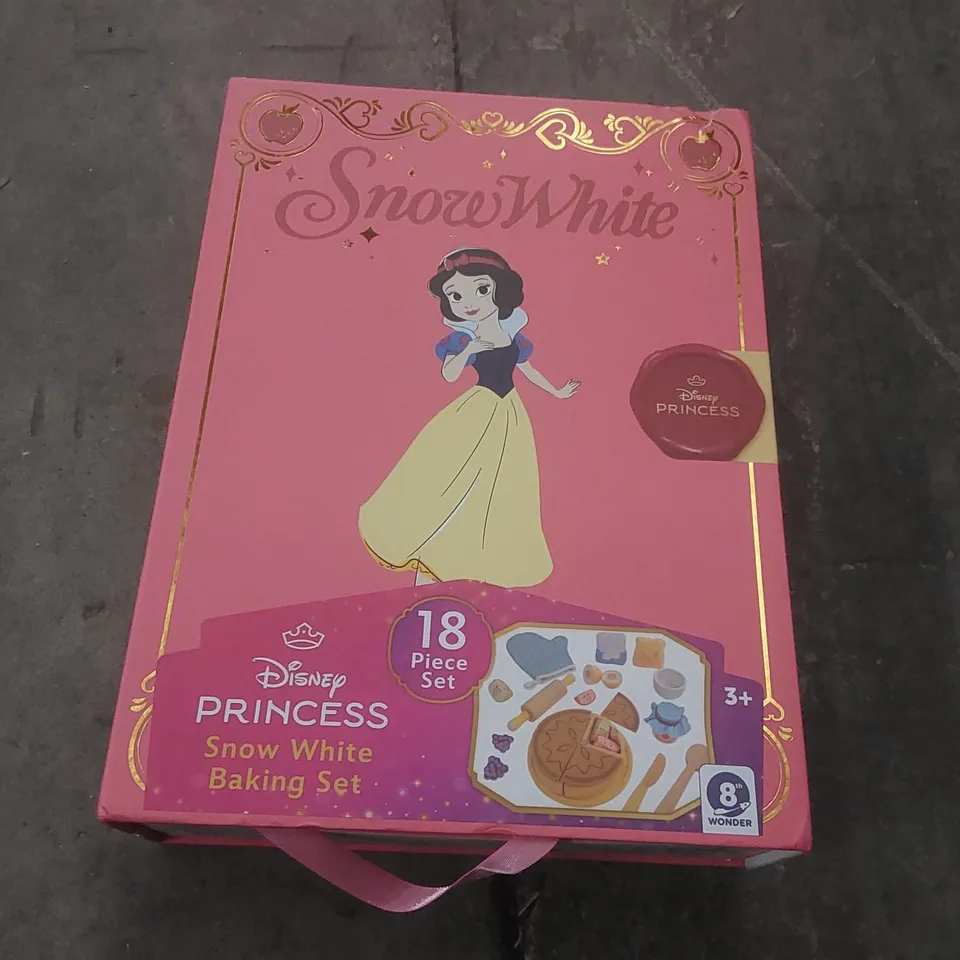 BOXED DISNEY PRINCESS SNOW WHITE BAKING SET 