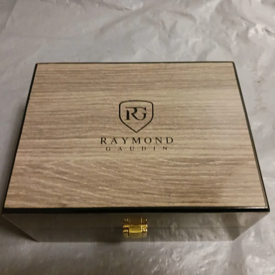 RAYMOND GADUIN BLUE DIAL 316L STAINLESS STEEL GENTS WATCH IN WOODEN PRESENTATION BOX