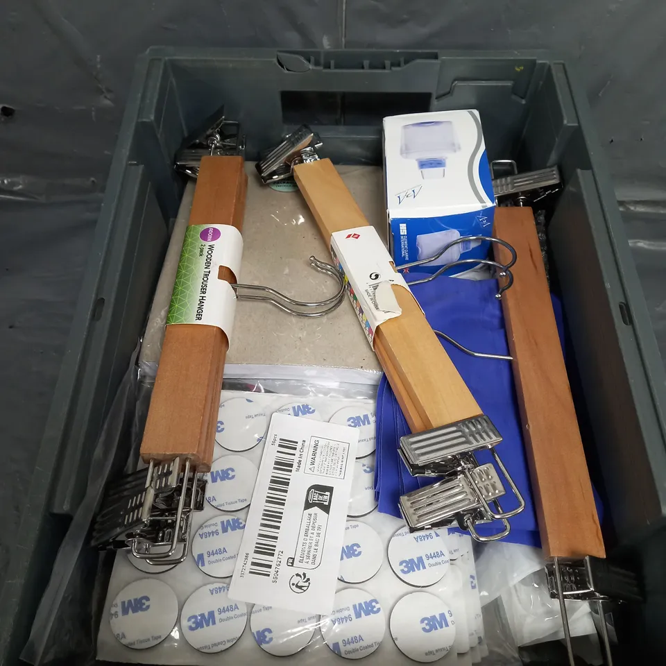 APPROXIMATELY 10 ASSORTED HOUSEHOLD ITEMS TOO INCLUDE HANGERS , HOLDING CHAMBER , DAILY PLANNER , ETC 