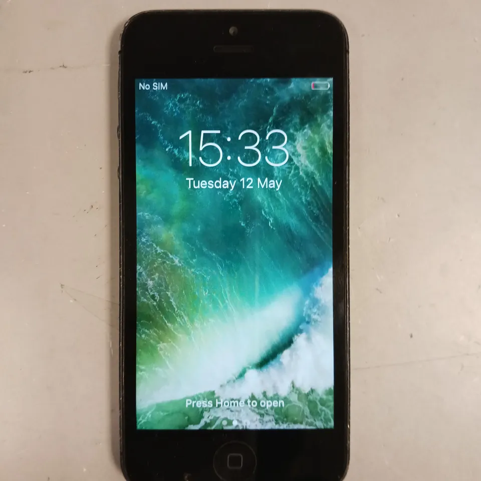 APPLE IPHONE 5 SMARTPHONE  