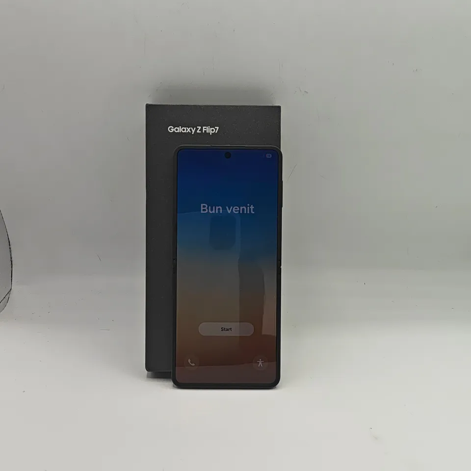 BOXED SAMSUNG GALAXY Z FLIP7 12/128GB IN JET BLACK - SM-F766B