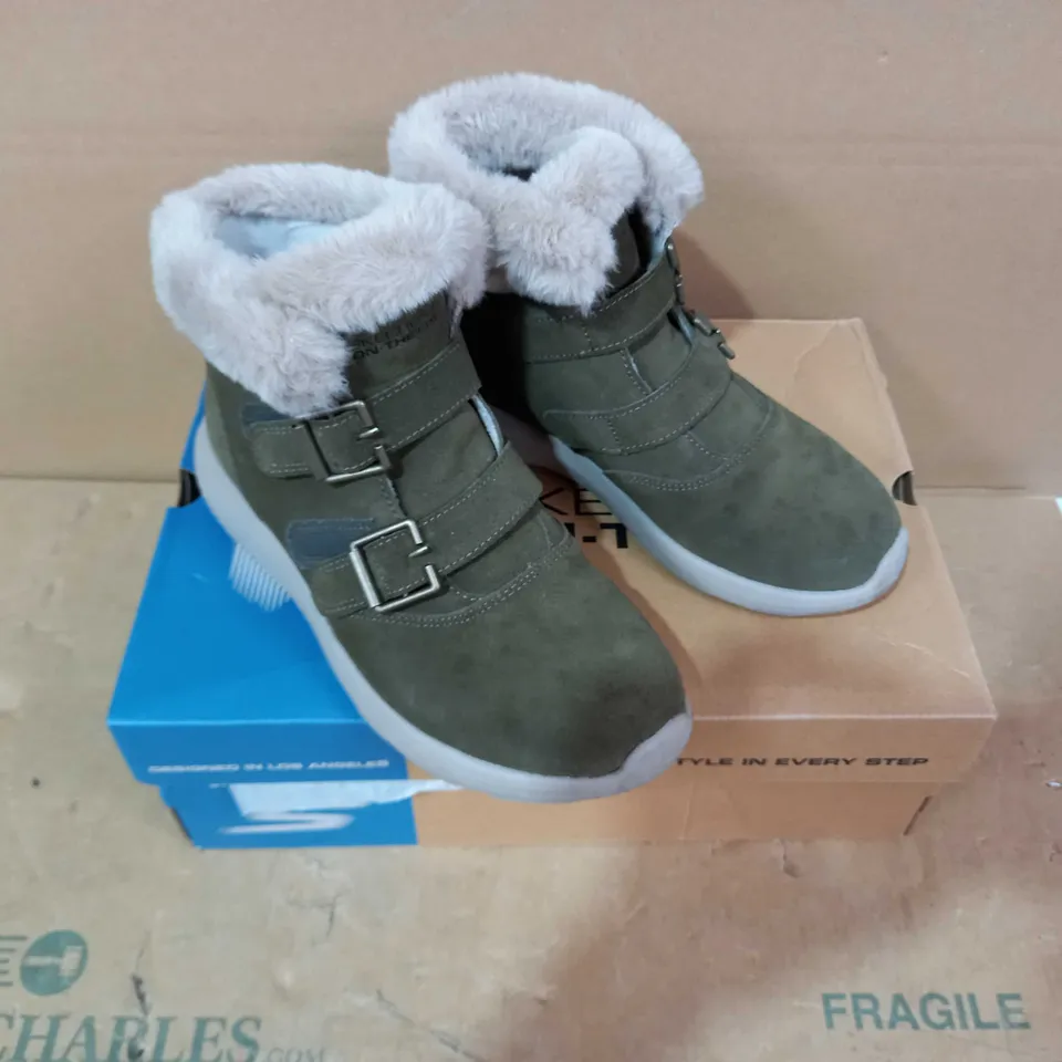 BOXED PAIR OF SKECHERS - SIZE 5