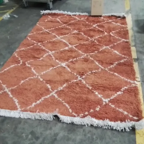 QUALITY DESIGNER AREA RUG - APPROXIMATELY 230X160