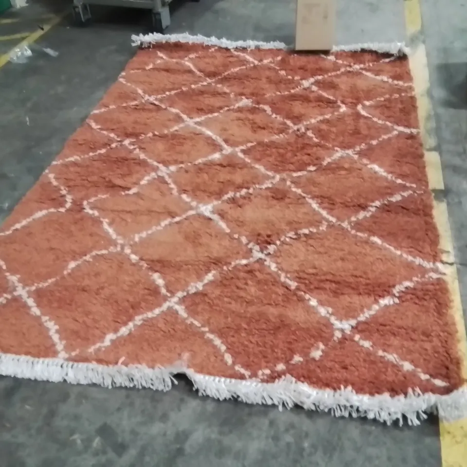 QUALITY DESIGNER AREA RUG - APPROXIMATELY 230X160