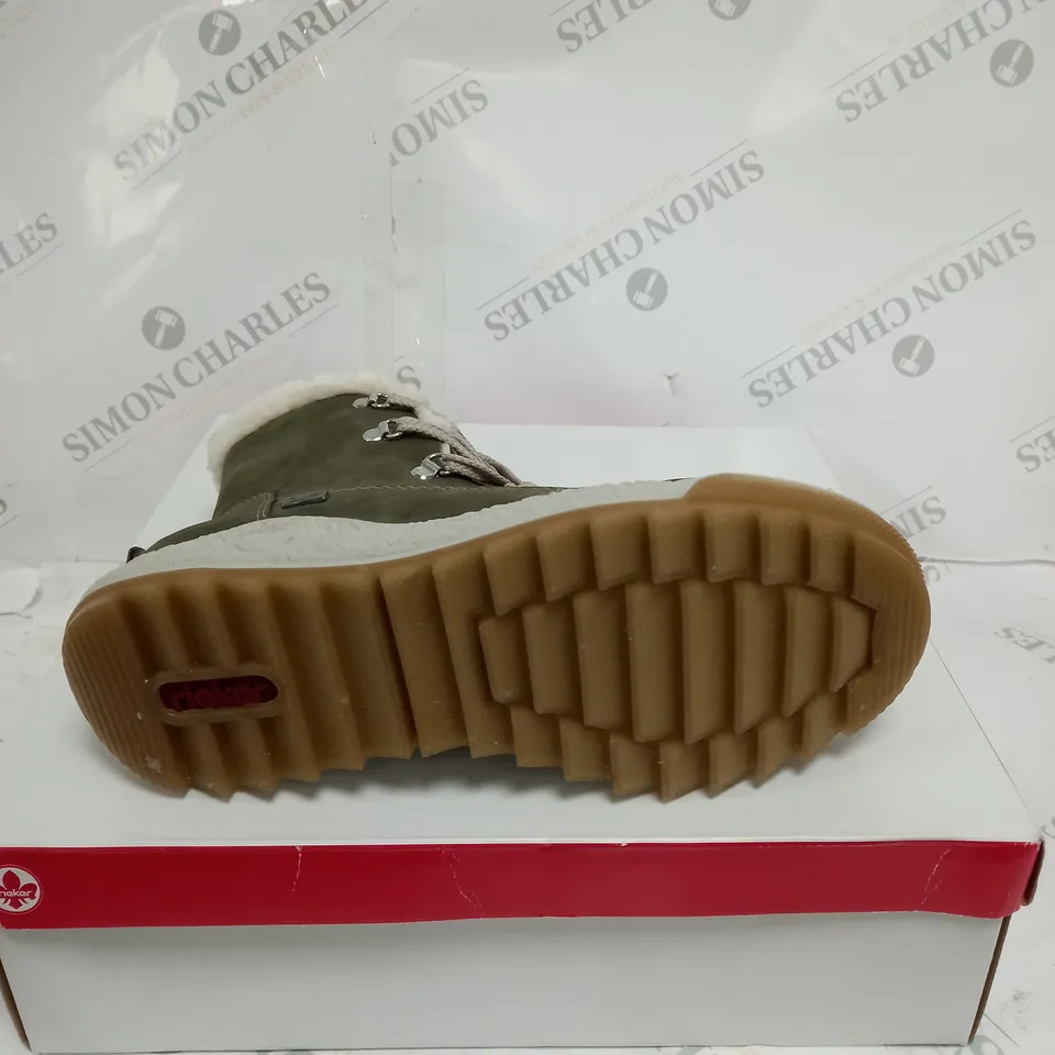 BOXED PAIR OF RIEKER WATER RESISTANT WARM LINED HIKING LACE UP BOOTS, KHAKI - SIZE 6.5
