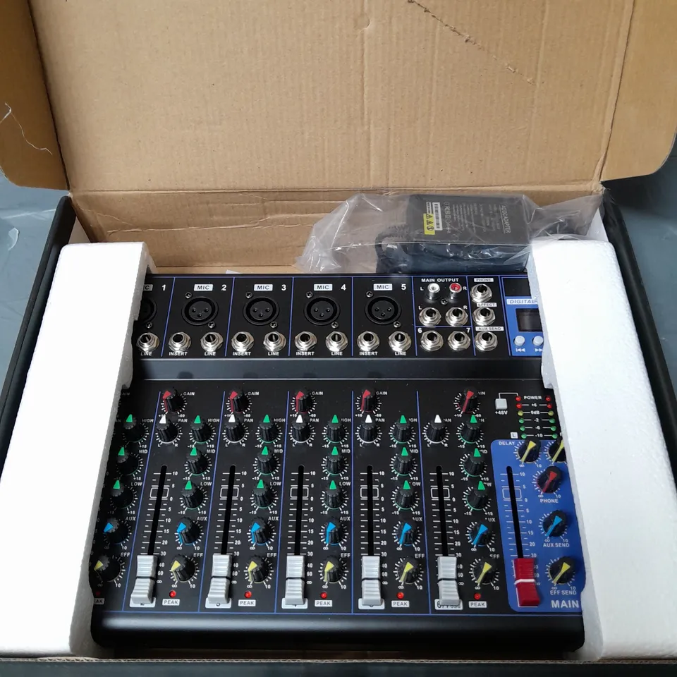 7 CHANNEL PROFESSIONAL MIXER