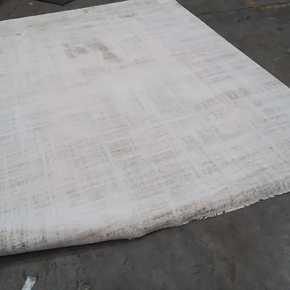 QUALITY DESIGNER AREA RUG - APPROXIMATELY 310X200CM