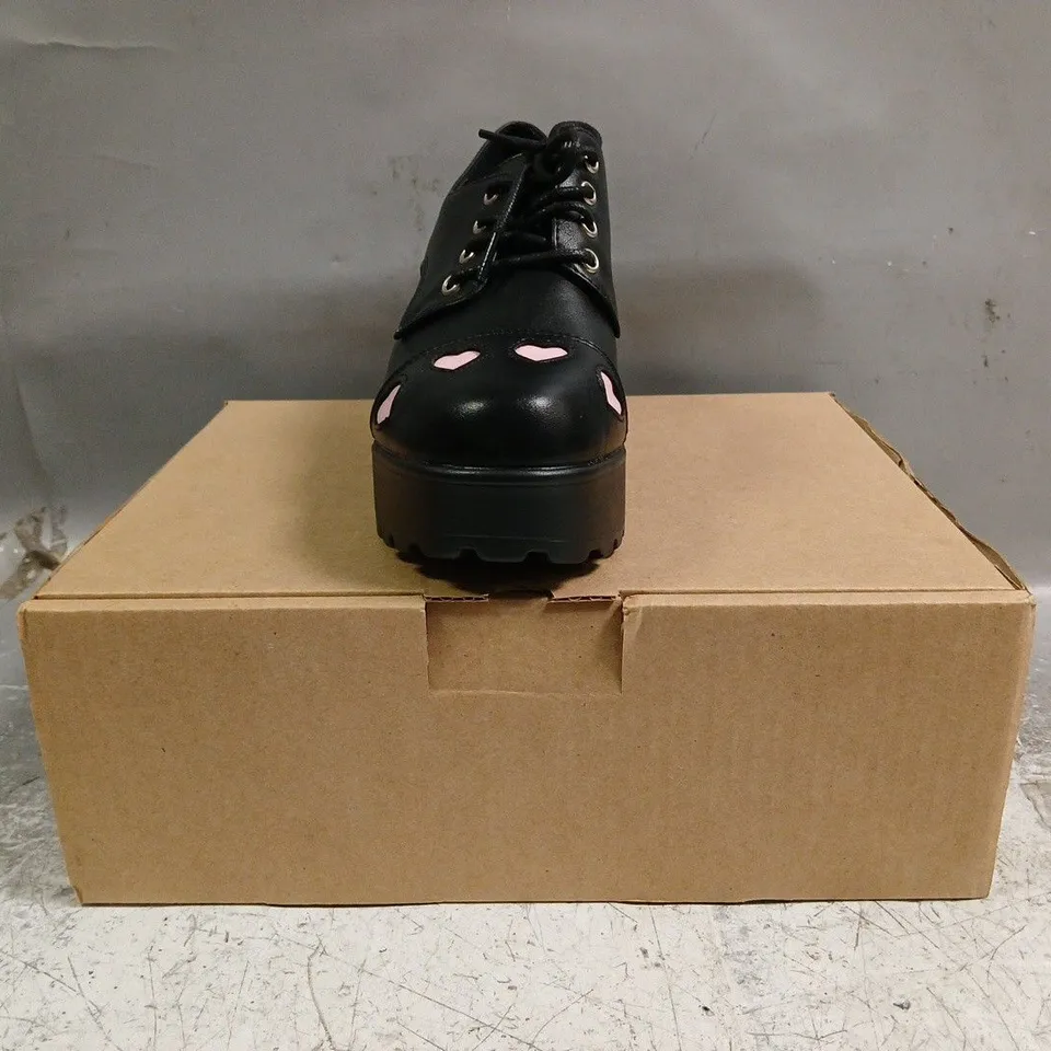 BOXED PAIR OF KOI TENNIN HEART SHOES IN BLACK W. PINK HEARTS SIZE UK 5