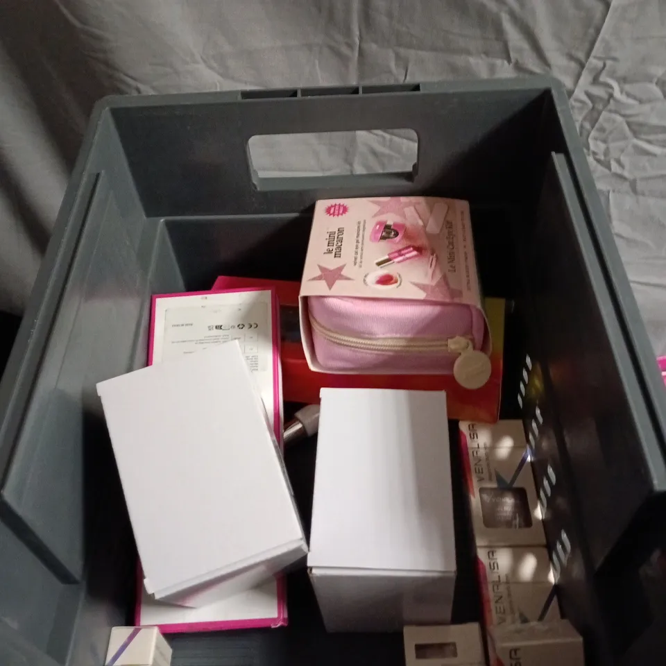 APPROXIMATELY 20 BOTTLES OF NAIL VARNISH TO INCLUDE WICKED, HELLO KITTY AND PETITE MANICURIST