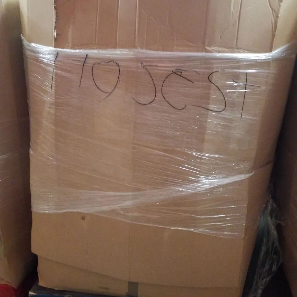 PALLET CONTAINING ASSORTED GARDEN HOSES & INFLATABLES 