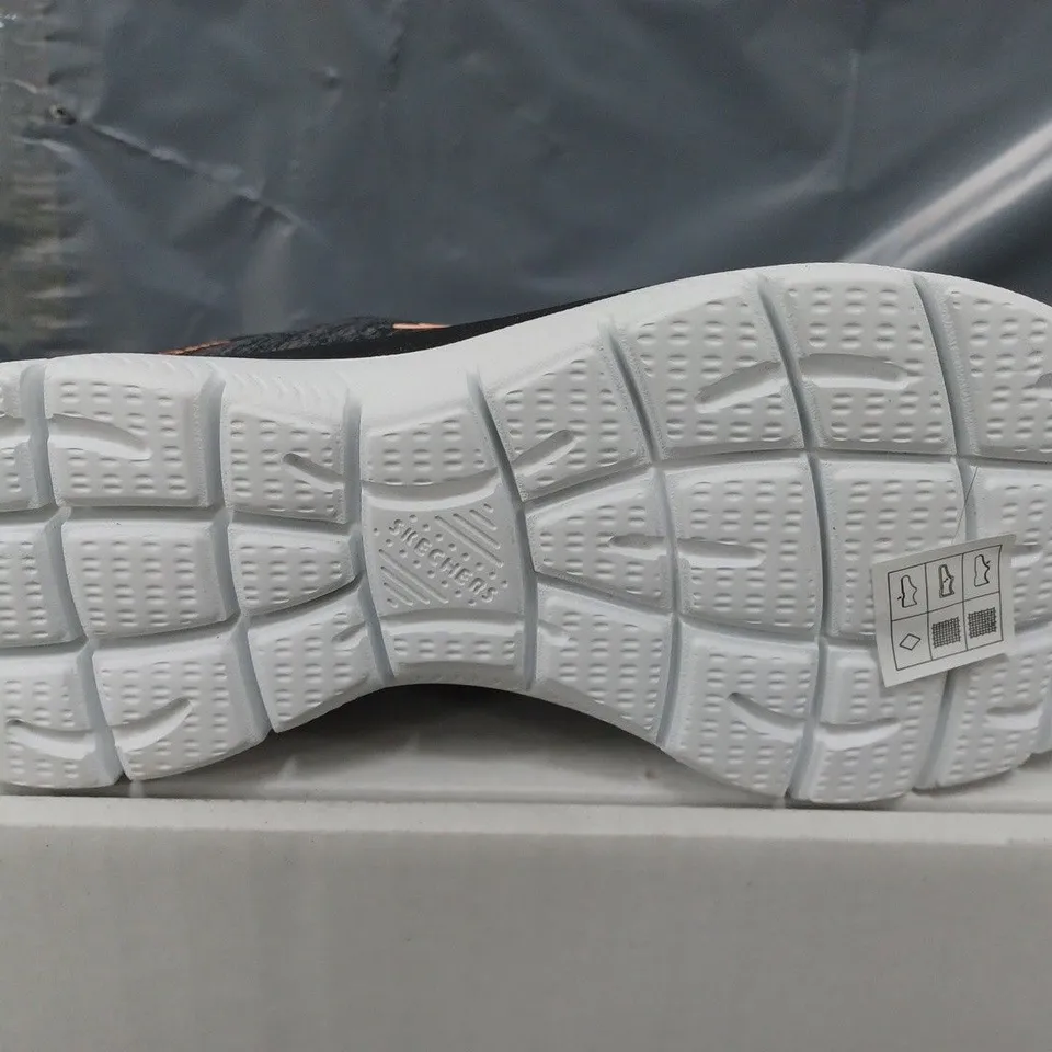 SKECHERS SUMMIT SLIP IN TRAINERS IN BLACK - SIZE 4